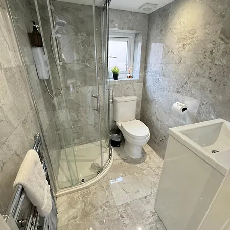 4 Bed En-suites Close To Centre &uni Parking * 利兹
