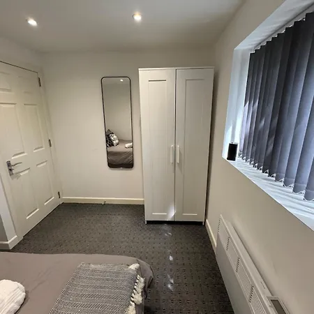 4 Bed En-suites Close To Centre &uni Parking