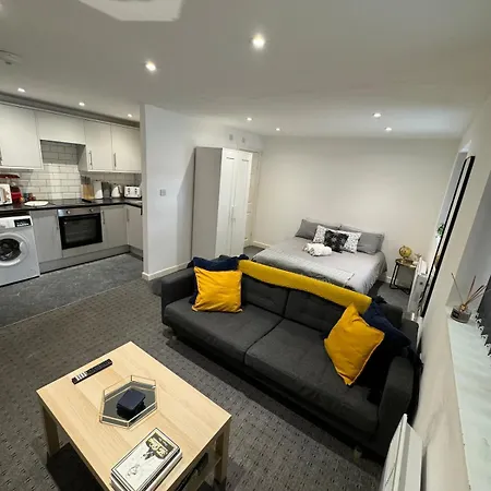 4 Bed En-suites Close To Centre &uni Parking