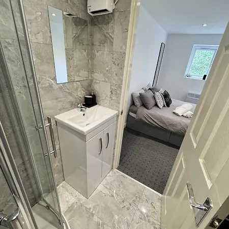 4 Bed En-suites Close To Centre &uni Parking