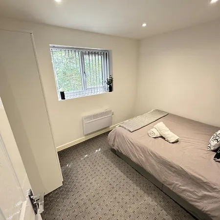 4 Bed En-suites Close To Centre &uni Parking *
