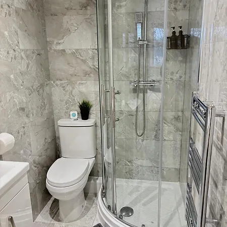 4 Bed En-suites Close To Centre &uni Parking *