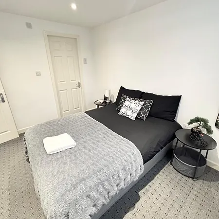 4 Bed En-suites Close To Centre &uni Parking *