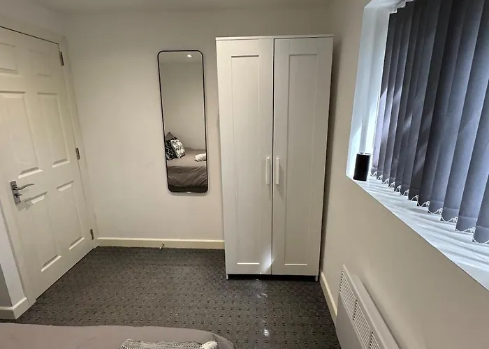 4 Bed En-suites Close To Centre &uni Parking