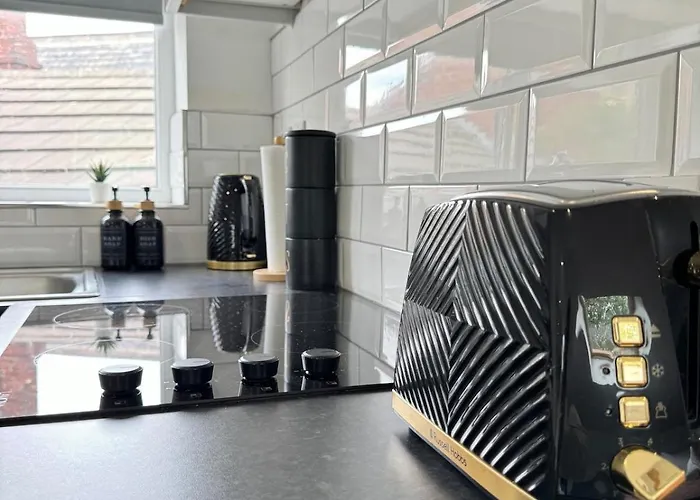 4 Bed En-suites Close To Centre &uni Parking *