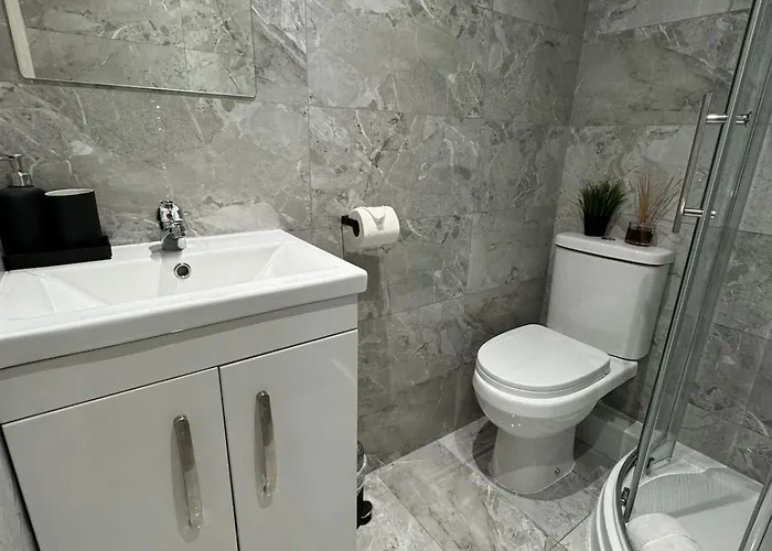 4 Bed En-suites Close To Centre &uni Parking Лидс