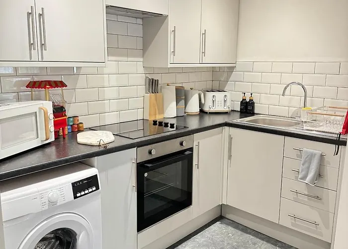 4 Bed En-suites Close To Centre &uni Parking Лидс