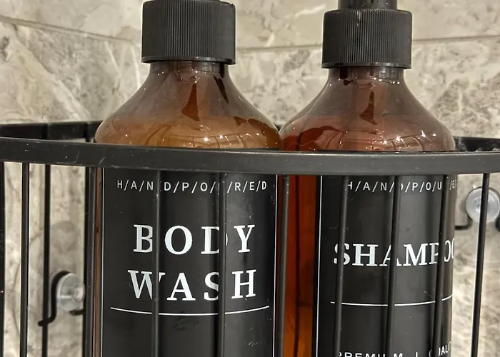 4 Bed En-suites Close To Centre &uni Parking Лідс