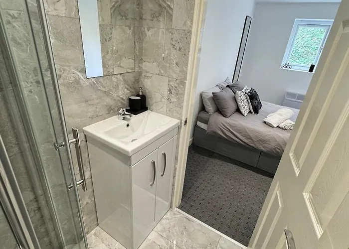 4 Bed En-suites Close To Centre &uni Parking