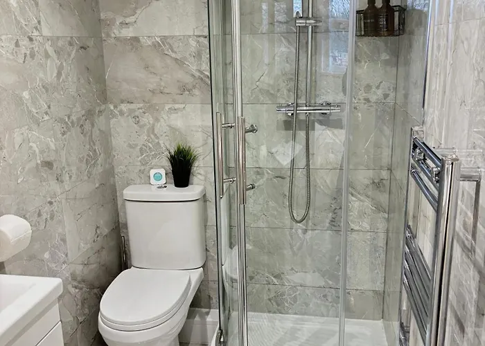 4 Bed En-suites Close To Centre &uni Parking *