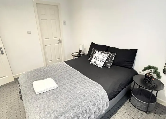 4 Bed En-suites Close To Centre &uni Parking *