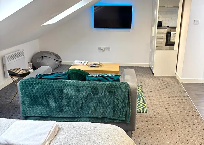 4 Bed En-suites Close To Centre &uni Parking Лідс