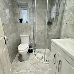 Apartment 4 Bed En-suites Close To Centre &uni Parking *