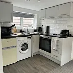4 Bed En-suites Close To Centre &uni Parking *