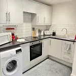 4 Bed En-suites Close To Centre &uni Parking Leeds (West Yorkshire)