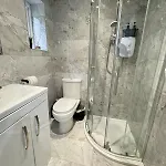 4 Bed En-suites Close To Centre &uni Parking Leeds (West Yorkshire)