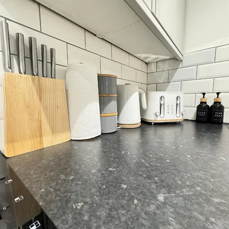 4 Bed En-suites Close To Centre &uni Parking