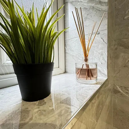 4 Bed En-suites Close To Centre &uni Parking 公寓 利兹