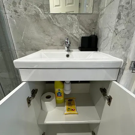 4 Bed En-suites Close To Centre &uni Parking 公寓